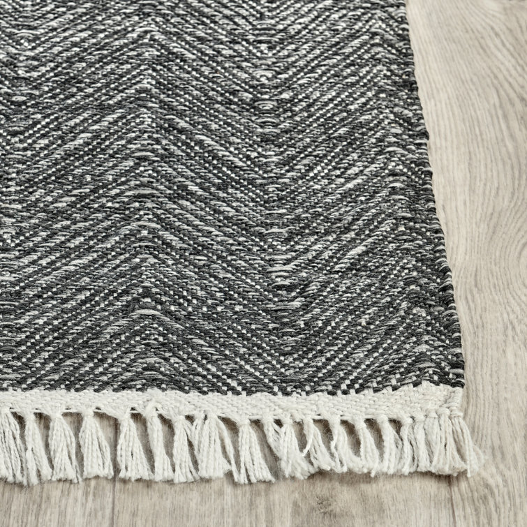 Handwoven Dark Grey Chevron Pattern Reversible Rug 5' x 8'