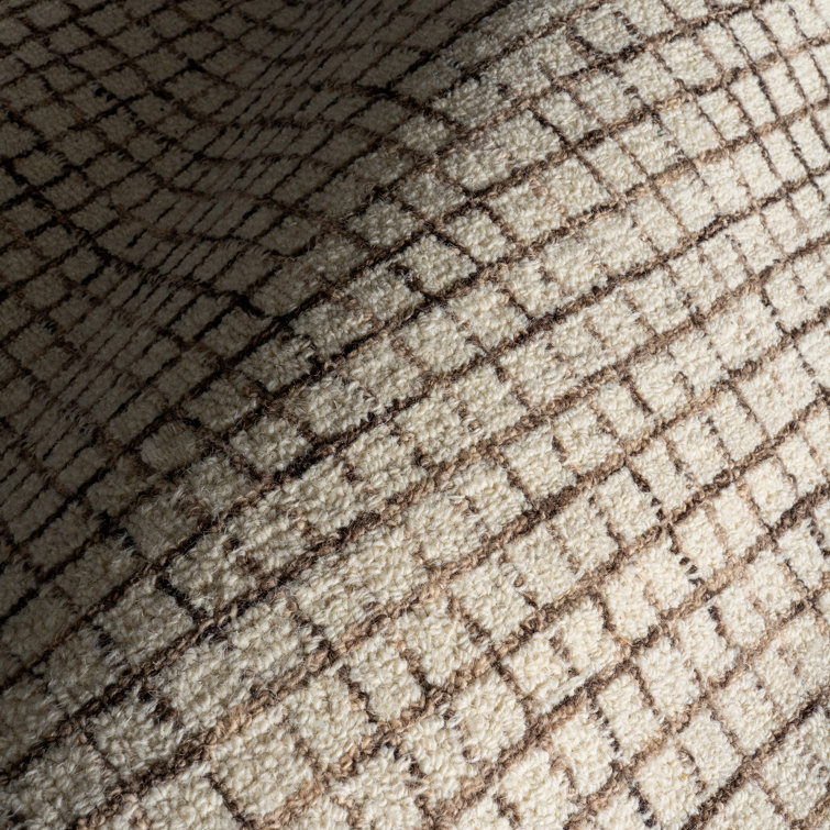 Hand-Tufted Round Cream Wool Area Rug, 4'