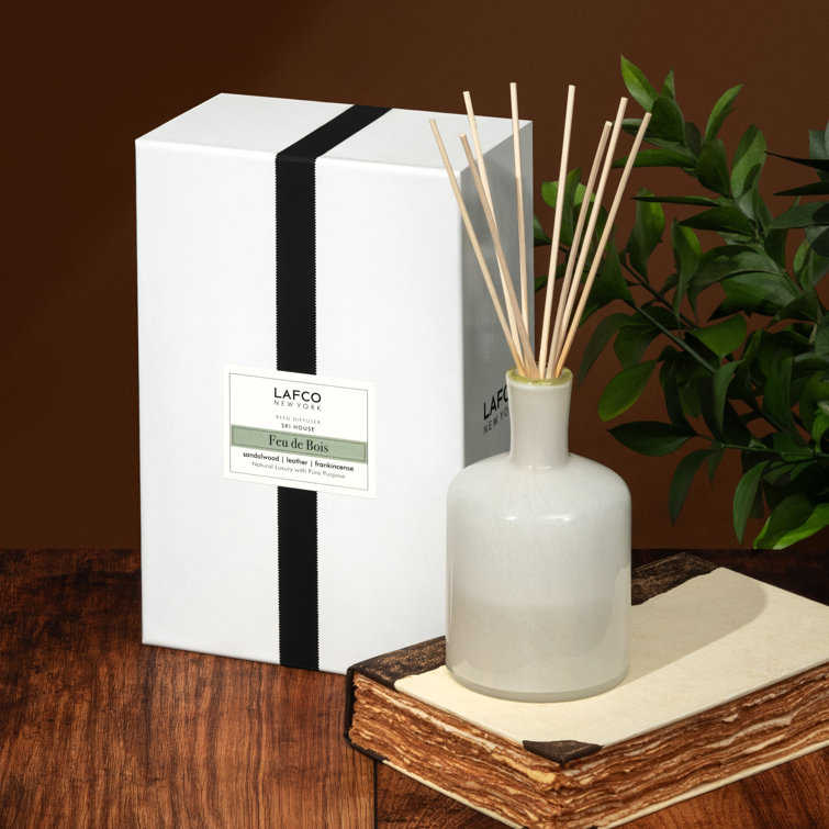 Ski House Feu de Bois 15oz Long-Lasting Reed Diffuser