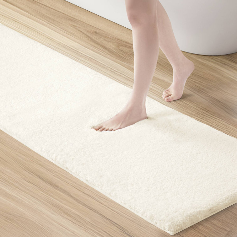 Ivory Microfiber Non-Slip Bath Rug with Quick-Dry Technology