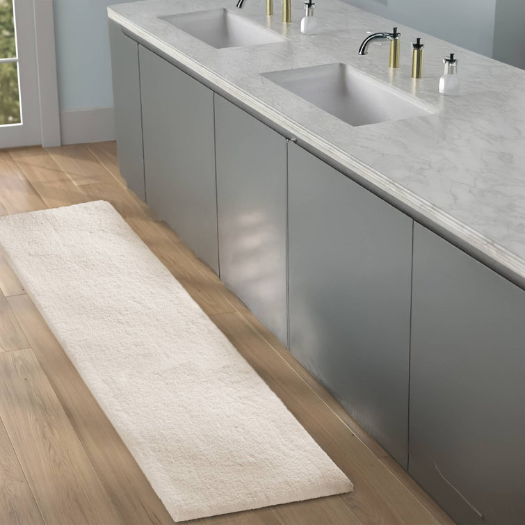 Ivory Microfiber Non-Slip Bath Rug with Quick-Dry Technology