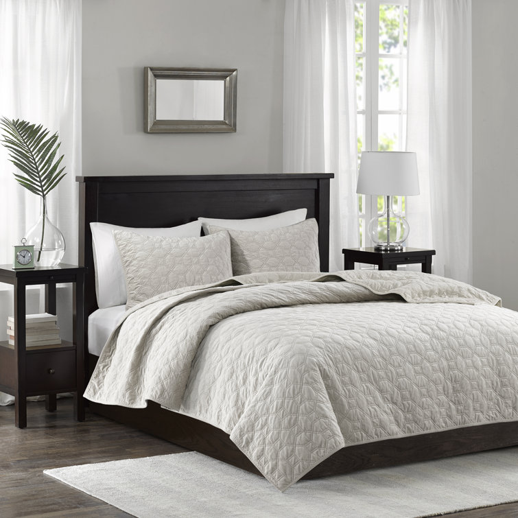 Ivory Velvet Reversible Full Quilt Set with Shams