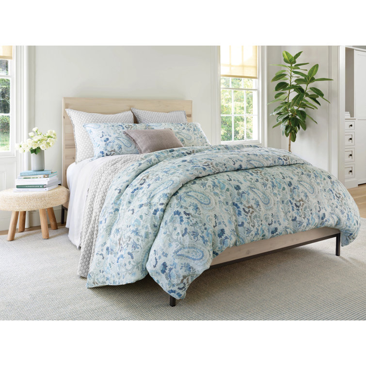 Lodi Silver Matelassé Queen Coverlet