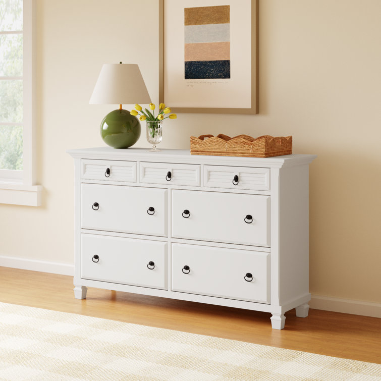 Winchester Transitional White Pine 7-Drawer Horizontal Dresser