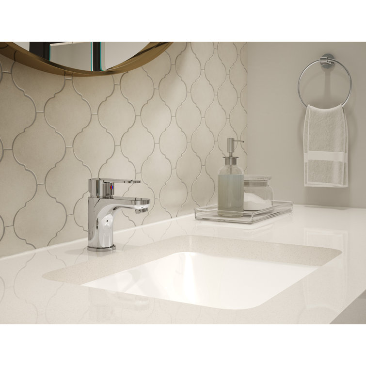 Chrome Single-Handle Bathroom Faucet with Metal Drain Assembly