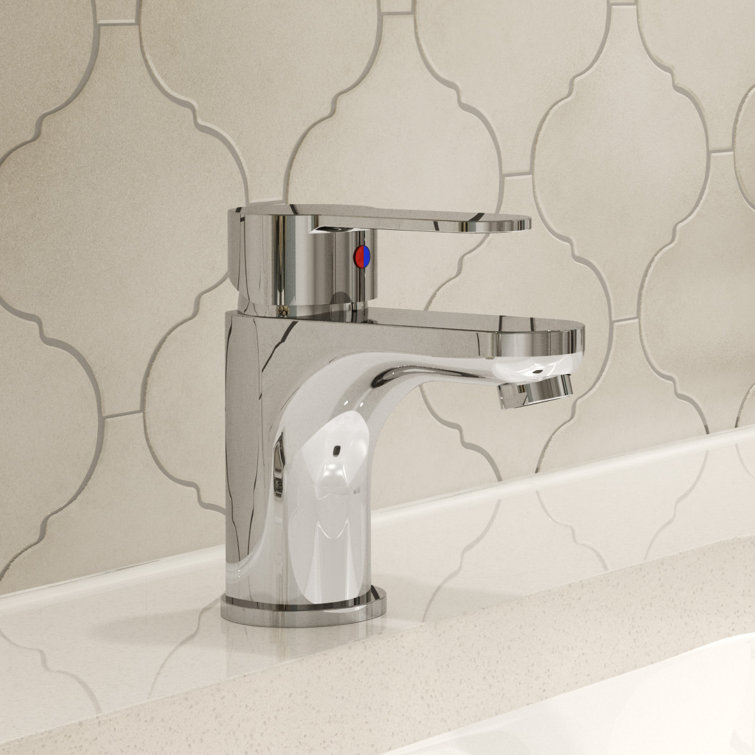 Chrome Single-Handle Bathroom Faucet with Metal Drain Assembly