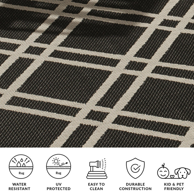 Safavieh Courtyard 5'3" x 7'7" Black and Beige Synthetic Area Rug