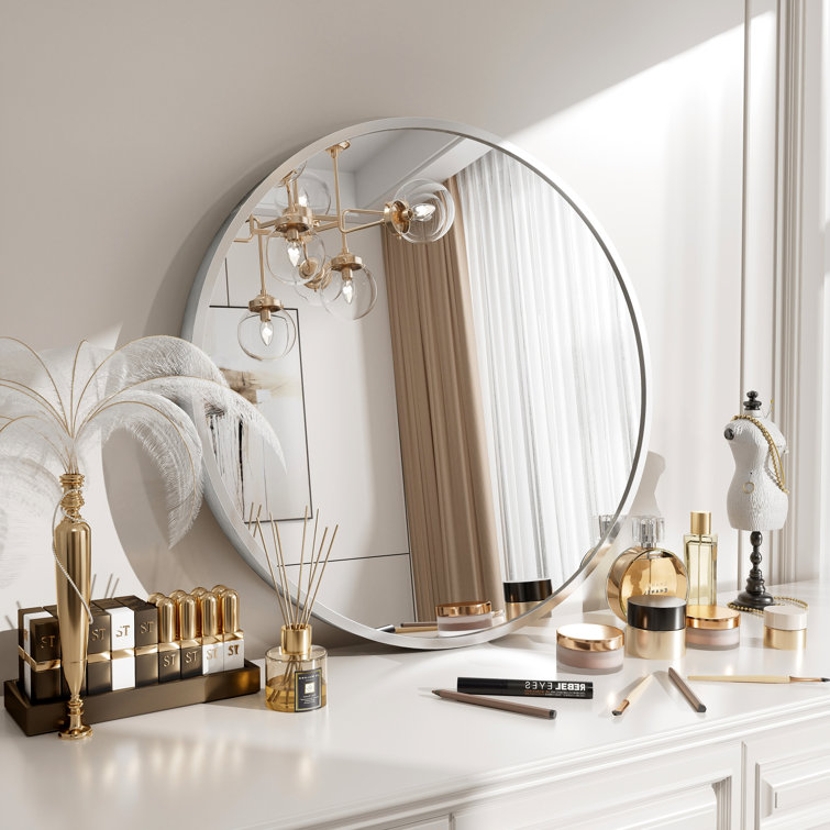 18" Round Silver Aluminum Vanity Mirror with Fog-Free Finish
