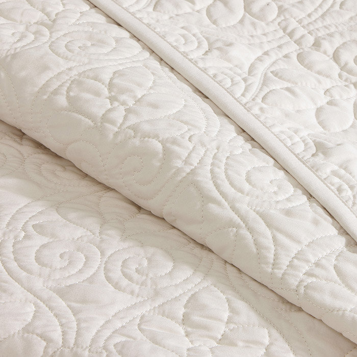 Cream King Reversible Microfiber Bedspread Set