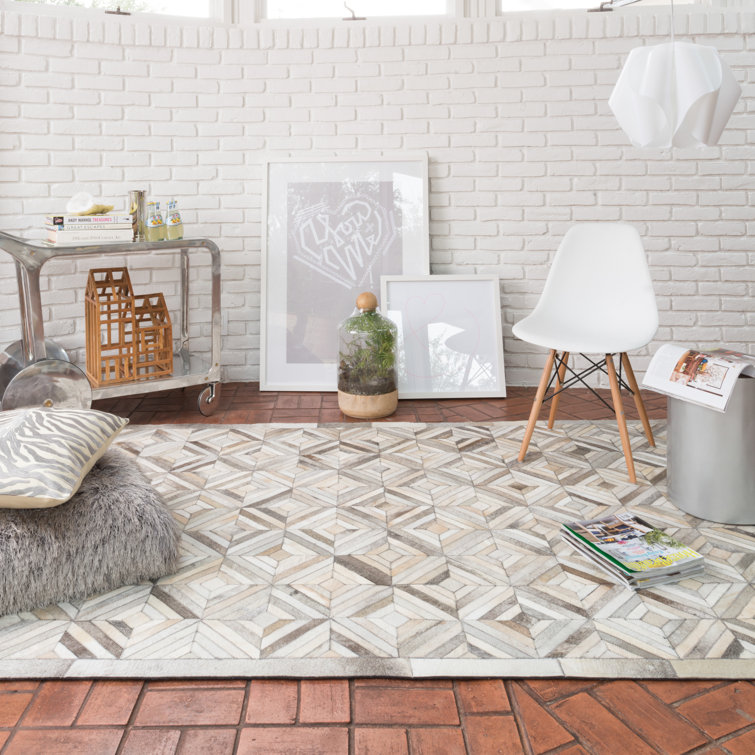 Handmade Ivory and Gray Cowhide Geometric Area Rug