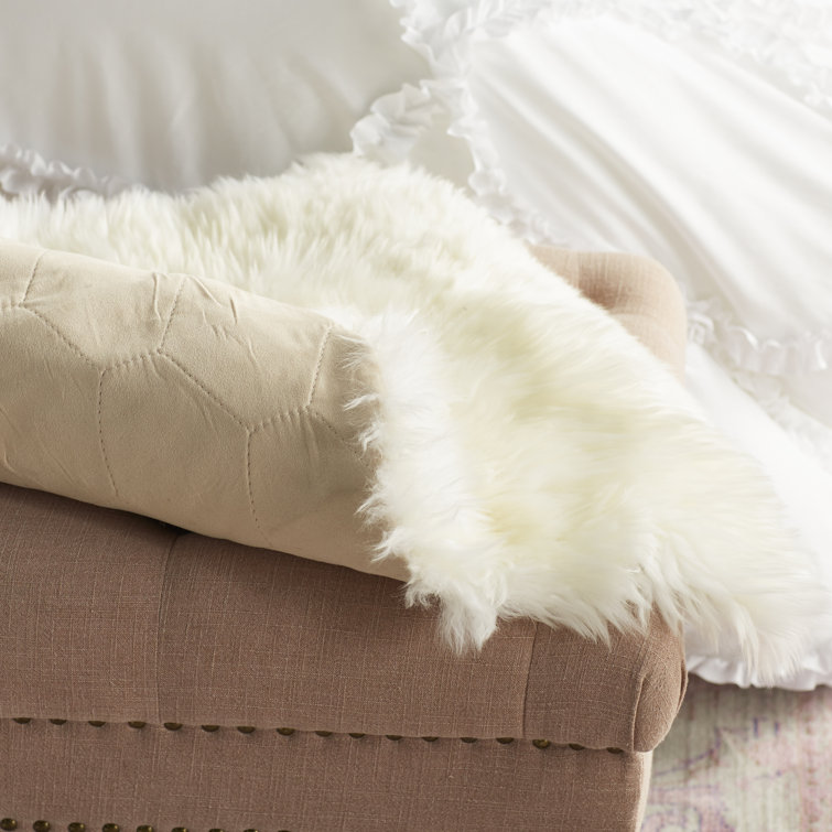 Ivory Handmade Sheepskin 2' x 3' Area Rug