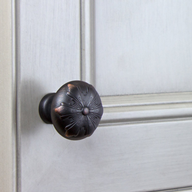 Oil Rubbed Bronze Round Snowflake Cabinet Knob Set