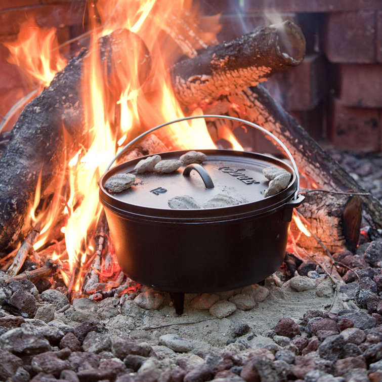Black Cast Iron 8-Quart Camp Dutch Oven with Bail Handle