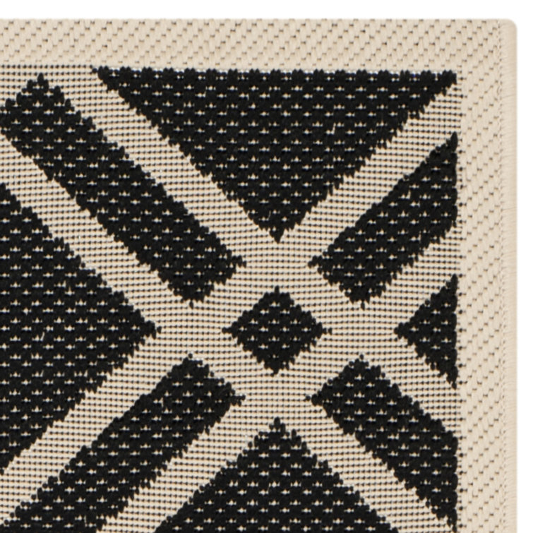 Safavieh Courtyard 5'3" x 7'7" Black and Beige Synthetic Area Rug