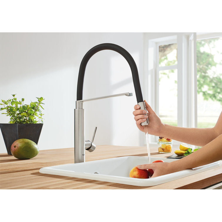 Stainless Steel Modern Kitchen Faucet with Pull-out Spray