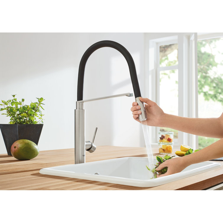 Stainless Steel Modern Kitchen Faucet with Pull-out Spray