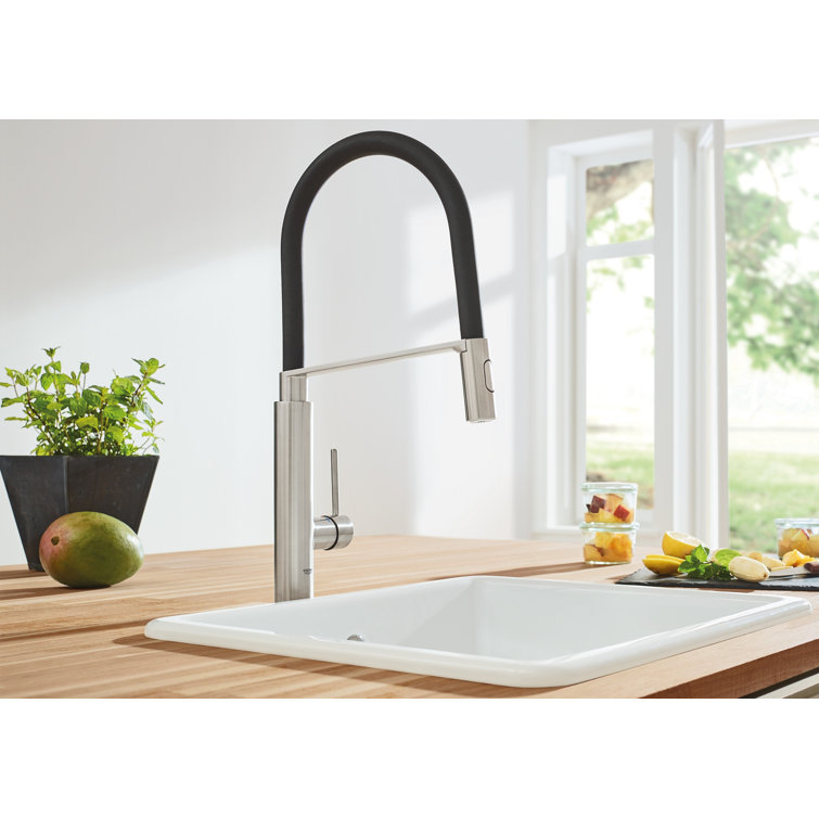 Stainless Steel Modern Kitchen Faucet with Pull-out Spray
