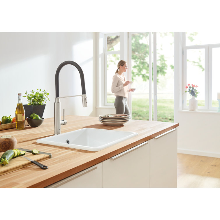 Stainless Steel Modern Kitchen Faucet with Pull-out Spray