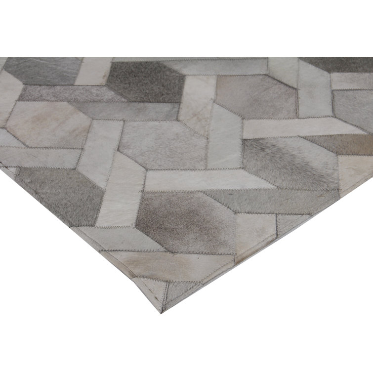 Ivory Elegance 5' x 8' Hand-Tufted Cowhide Rectangular Rug