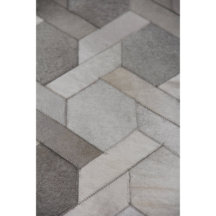 Ivory Elegance 5' x 8' Hand-Tufted Cowhide Rectangular Rug