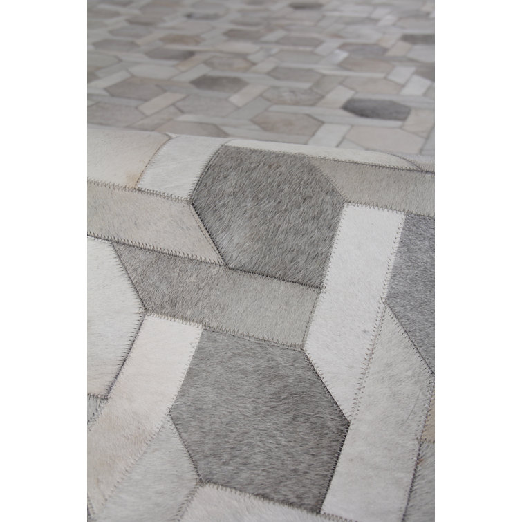Ivory Elegance 5' x 8' Hand-Tufted Cowhide Rectangular Rug