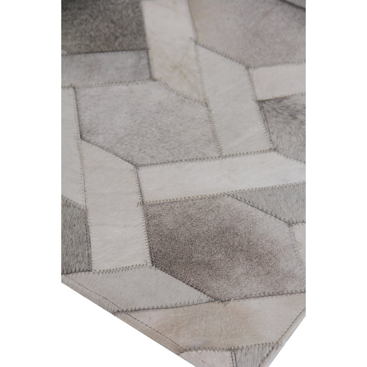 Ivory Elegance 5' x 8' Hand-Tufted Cowhide Rectangular Rug