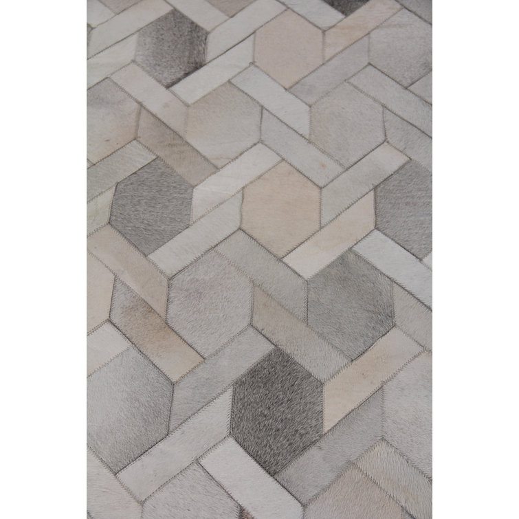 Ivory Elegance 5' x 8' Hand-Tufted Cowhide Rectangular Rug