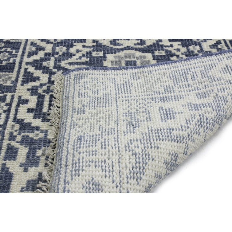 Ivory and Blue Hand-Knotted Wool Oriental Rug 5' x 7'