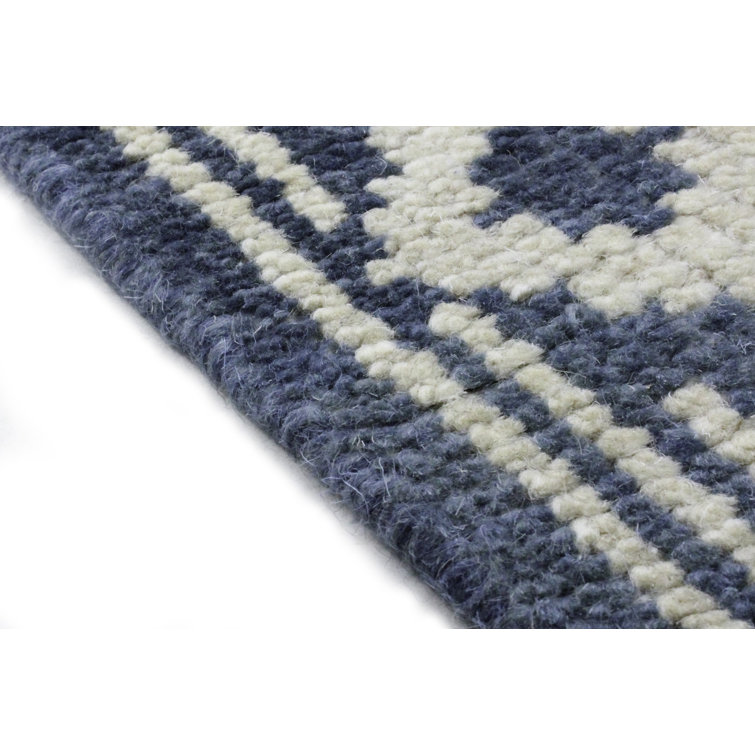 Ivory and Blue Hand-Knotted Wool Oriental Rug 5' x 7'