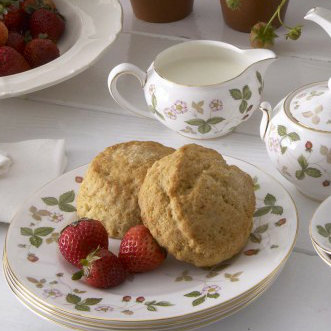 Wild Strawberry Fine Bone China Dinner Plate with Gold Rim