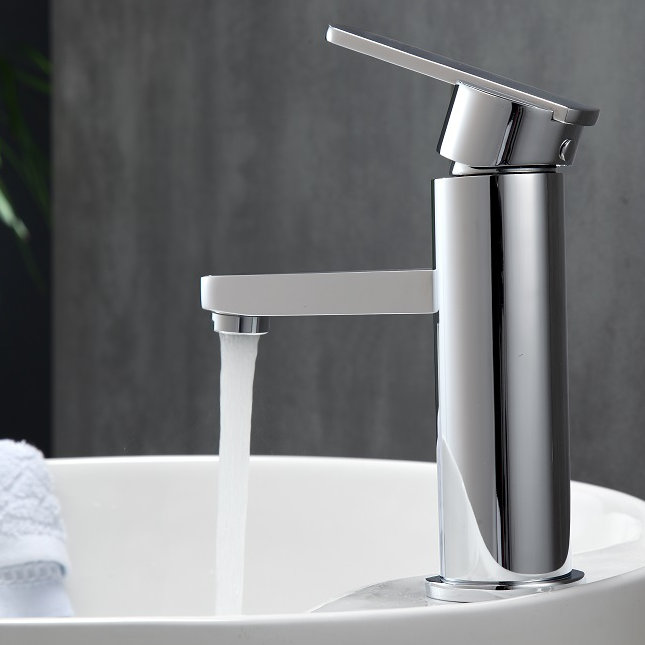 Polished Chrome Single-Handle Modern Bathroom Faucet