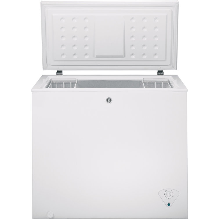 White 7.0 Cu. Ft. Manual Defrost Chest Freezer