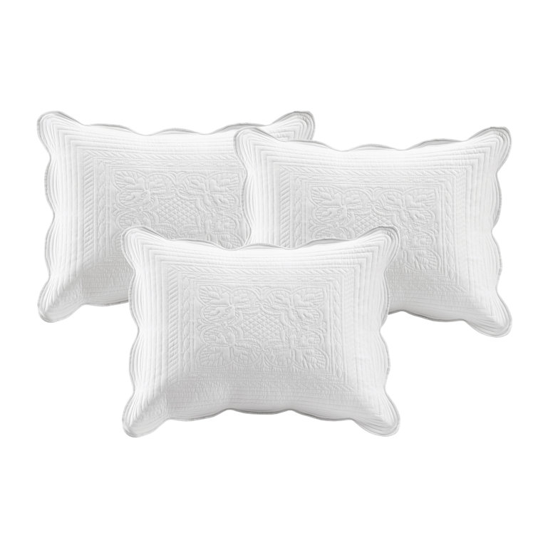 White Full Microfiber Reversible Scalloped Edge Quilt Set