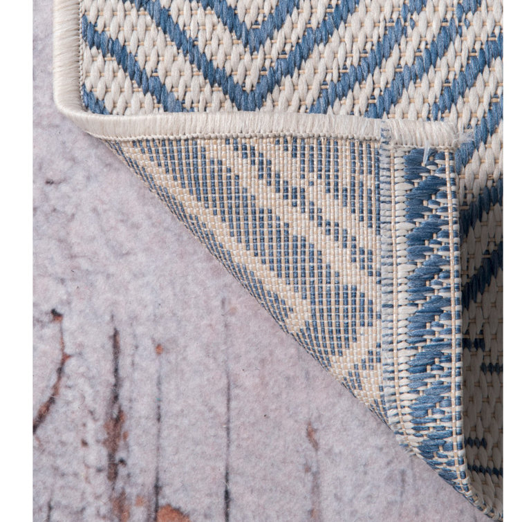Chevron Waves Blue Synthetic Indoor/Outdoor Rug, 5'3" x 7'6"