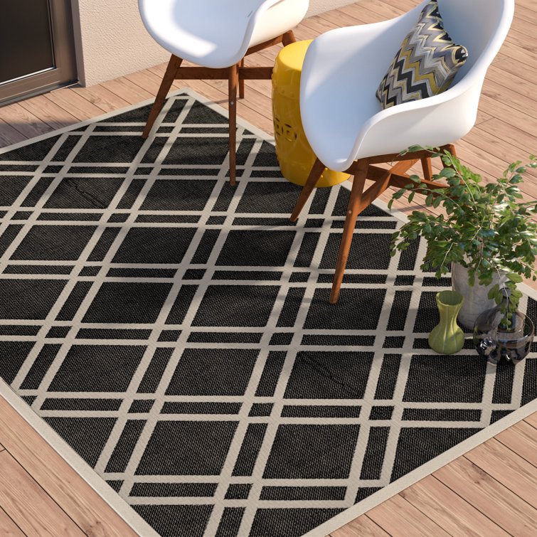 Safavieh Courtyard 5'3" x 7'7" Black and Beige Synthetic Area Rug