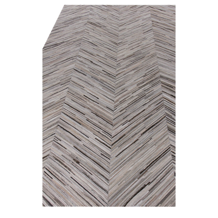 Handmade Gray Geometric Cowhide Chevron Area Rug
