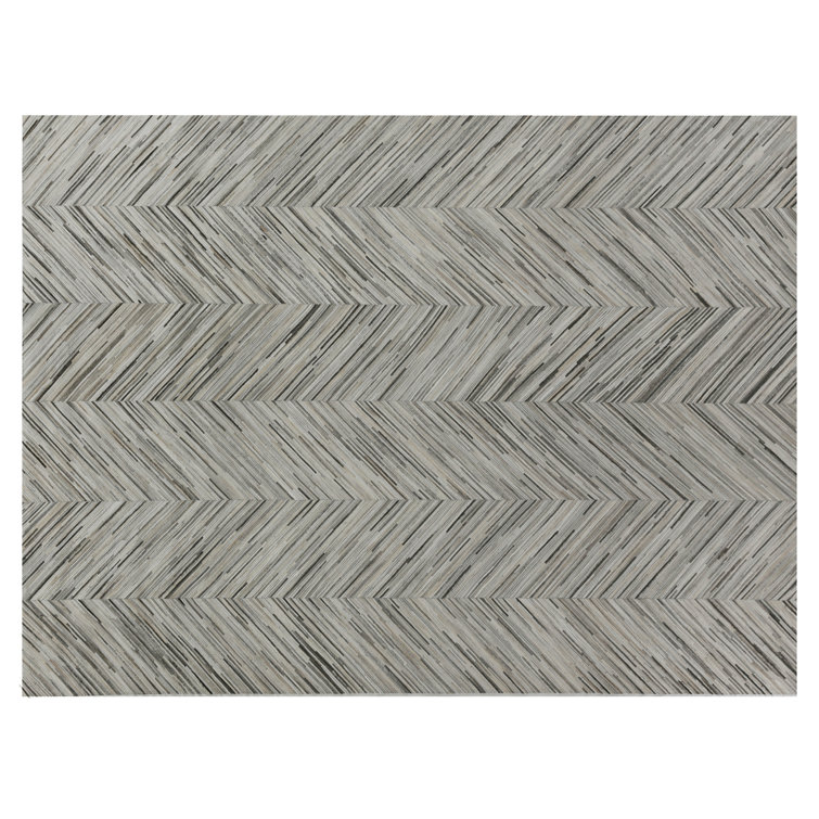 Handmade Gray Geometric Cowhide Chevron Area Rug
