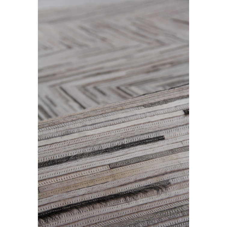 Handmade Gray Geometric Cowhide Chevron Area Rug