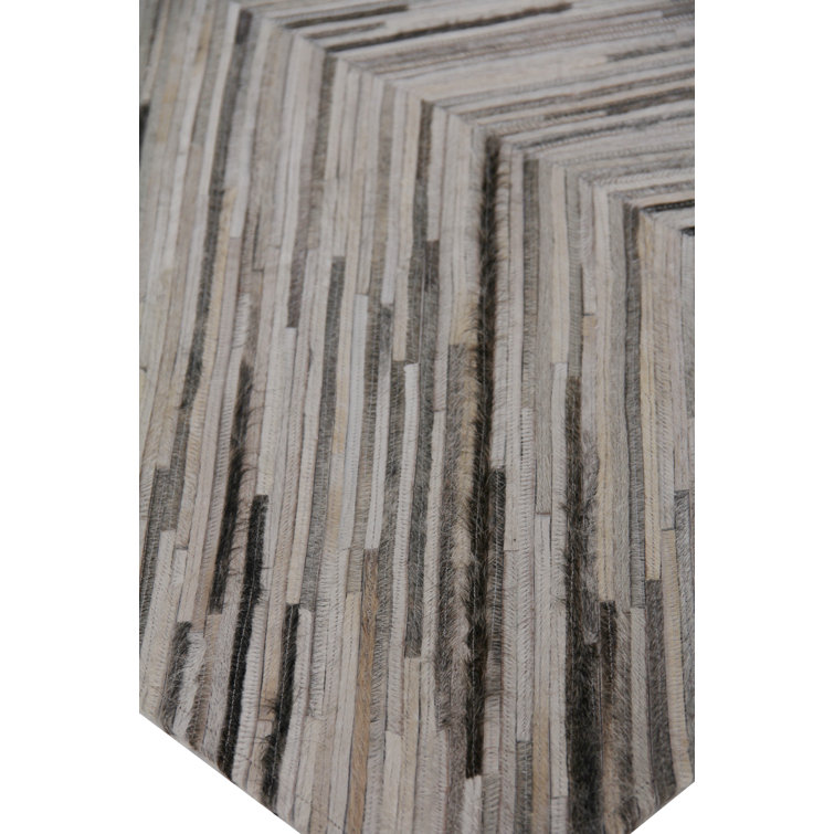Handmade Gray Geometric Cowhide Chevron Area Rug