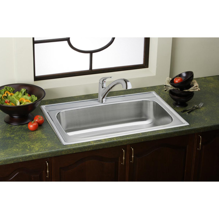 Lustrous Steel Single Handle Kitchen Faucet with Pull-out Spray