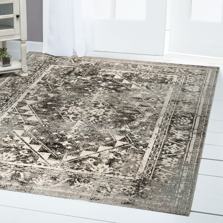 Gray Medallion Synthetic Stain-Resistant Indoor/Outdoor Rug
