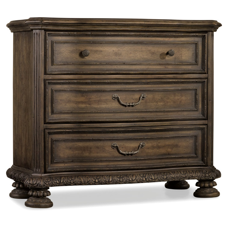 Traditional Walnut 3-Drawer Medium Wood Dresser