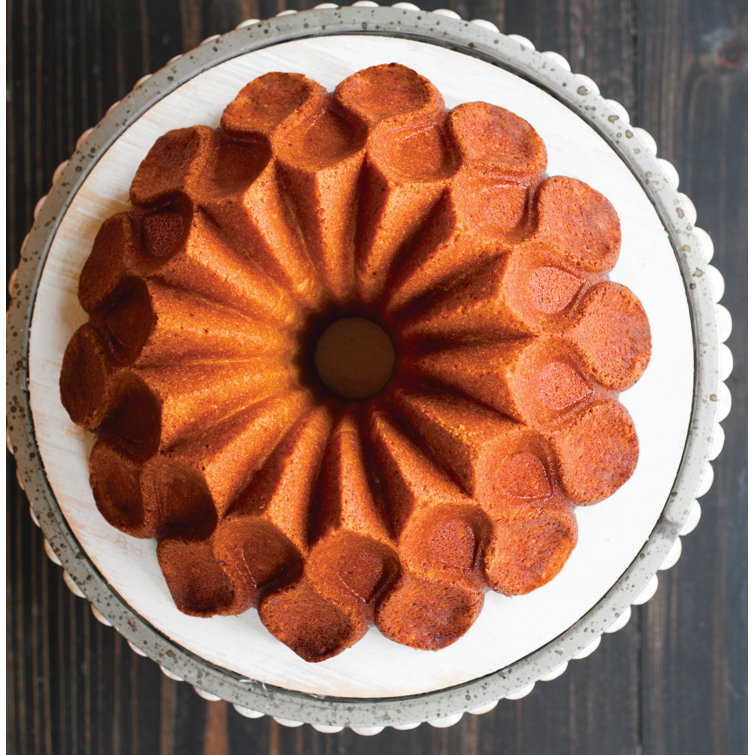 Gold Aluminum Non-Stick Crown Bundt Cake Pan