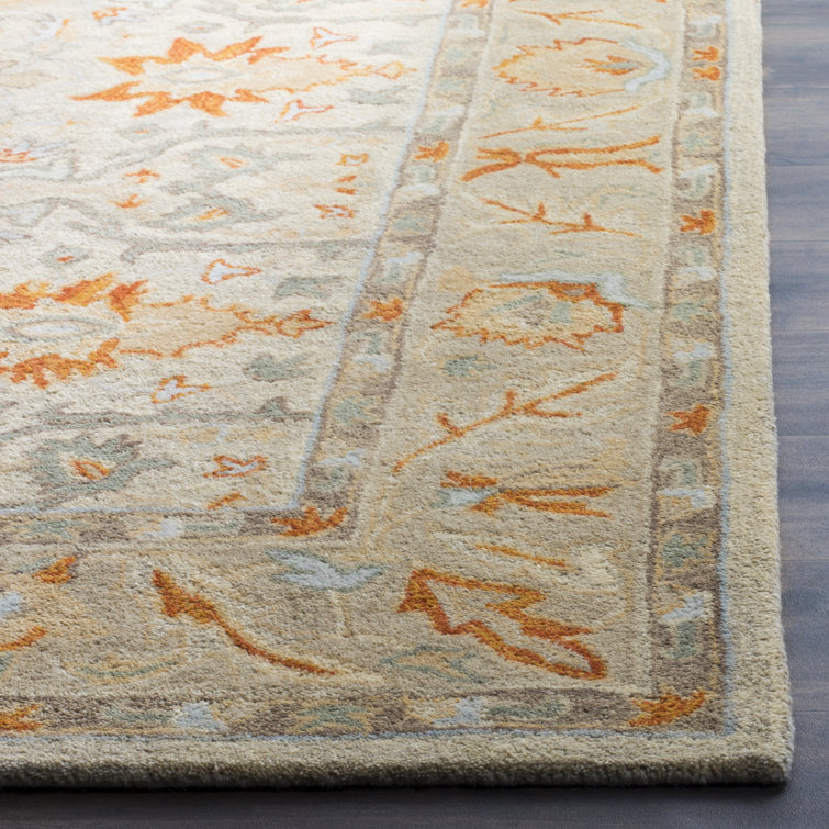 Elegant Antiquity Beige Wool 4' x 6' Hand-Tufted Area Rug