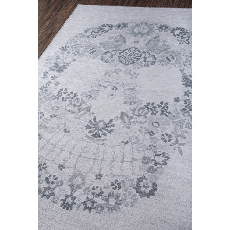 Gray Hand-Knotted Synthetic Skull Area Rug 5' x 7'