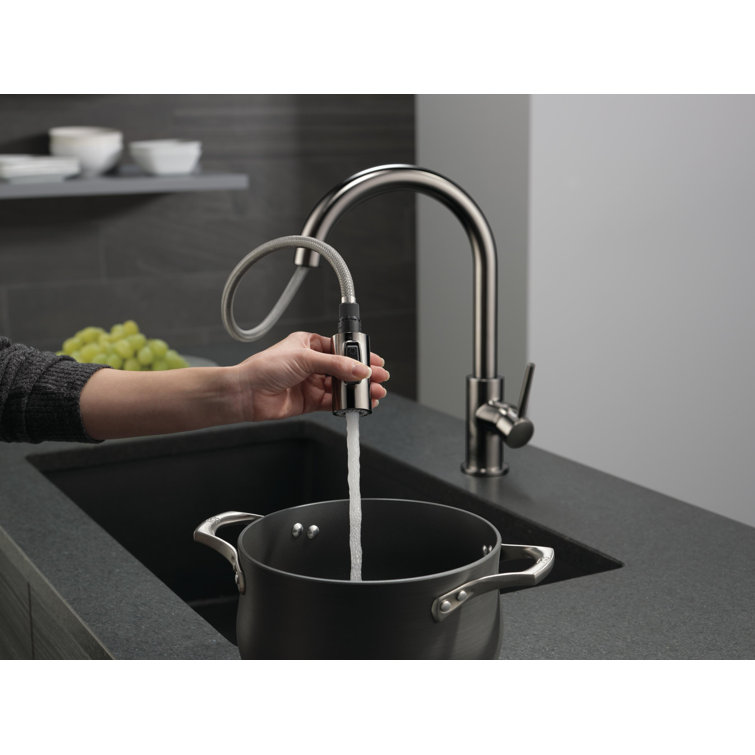 Elegant Arctic Stainless Pull-Down Kitchen Faucet with Magnetic Docking