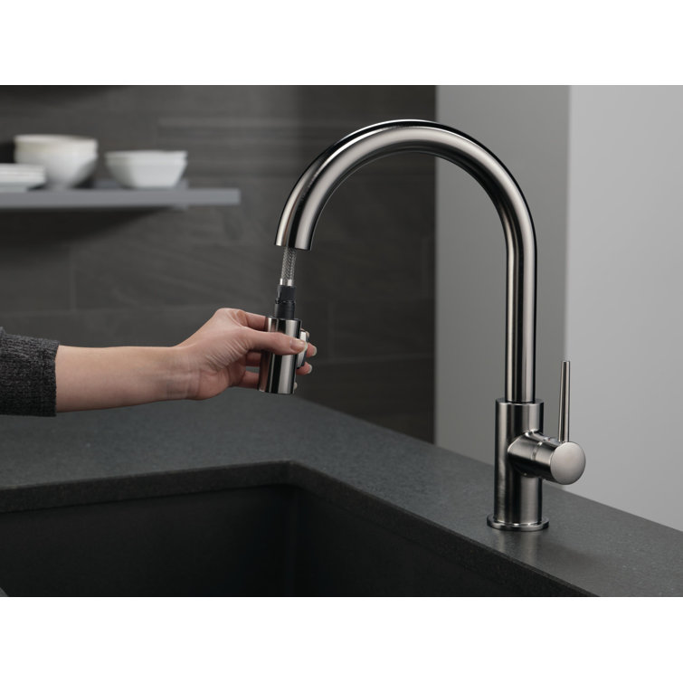 Elegant Arctic Stainless Pull-Down Kitchen Faucet with Magnetic Docking