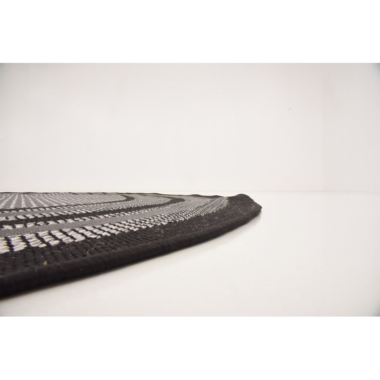 Gray Synthetic 6' Round Outdoor Easy-Care Rug