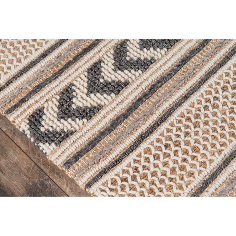Handmade Gray and Beige Wool Geometric 5' x 7' Rug