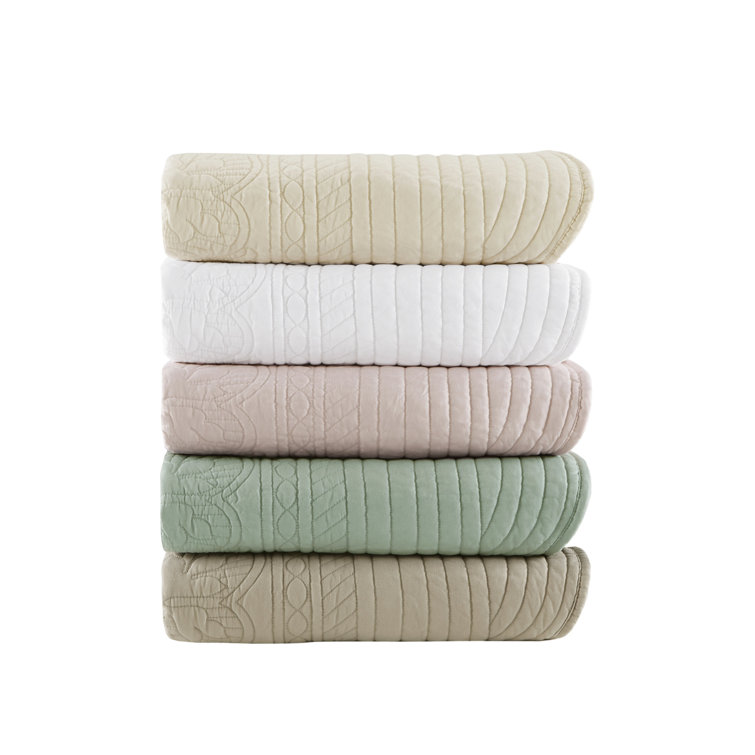 Seafoam Oversized Quilted Throw with Scalloped Edges